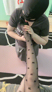 【柒柒学姐】鞭打开发丰腴学妹当狗-掐脖窒息-闻舔高跟黑丝脚 bf29472封面图