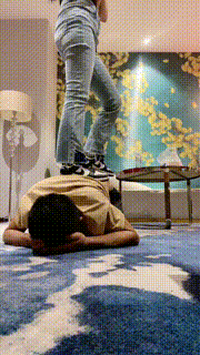 【海绵大大】牛仔小妹胯下辱-鞋底喂食-全体重踩头踩背 bf29198