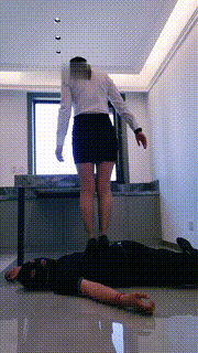 【敏主】白领S高跟丝袜脚全体重踩踏【双视角版】 bf29038_1封面图