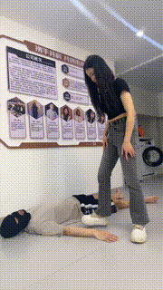 【狗哥】裸足插嘴-吃白袜-运动鞋全体重踩-气味羞辱-提档 bf29221封面图