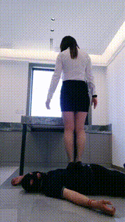 【敏主】白领S高跟丝袜脚全体重踩踏【双视角版】 bf29038_2封面图