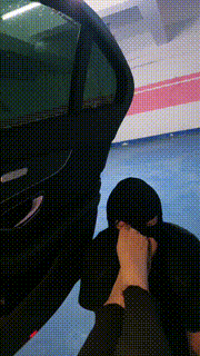 【琪琪大人】户外车库让狗跪舔裸足 JS23060801封面图