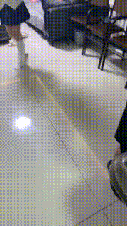 【精神小妹】4S素人-暴力踢踹-耳光虐打-喝圣水 bf30214封面图