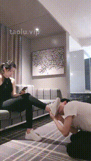 【聆彤】晨跑后虐狗-脚垫-黑船袜脚耳光-头顶鞋惩罚 bf28942封面图