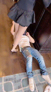 【美美子】白富美S惩罚家奴-遛狗耳光踩踏喂食-漱口水-转胯插嘴 bf29543