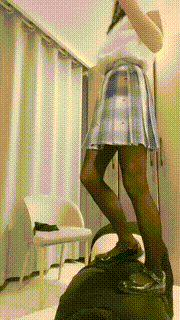 【子衿】JK学院风-皮鞋黑丝踩狗-脚插嘴-骑马抽耳光-提档 bf30033封面图