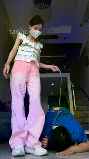 【多多】脚下的快乐-转胯.运动鞋全体重踩踏-掐肉-棉袜捂脸 bf29341封面图