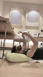 【倪梵】爬山狗原味脚狂舔-碾压狗头-插嘴-口吐喂食 bf30107封面图