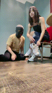 【CC.S】运动鞋白袜全体重踩-碾压喂食-闻原味-竖中指鄙视 bf30153封面图