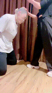 【莫妮卡】小白鞋白袜-提档-踩碾压-闻舔-骑狗背 bf29534封面图