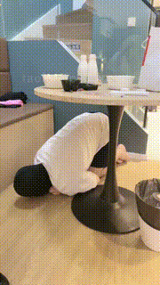 【槿一】桌下视角-长靴脚踩喂食 bf30581封面图