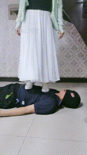 【敏敏郡主】裸足喂食-舔脏鞋底-全体重踩脸-碾压狗舌 bf30053封面图