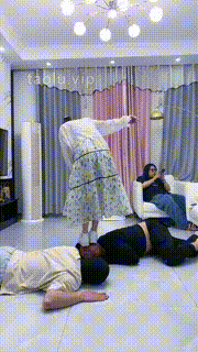 【麋鹿银儿】长裙女神暴力耳光物化双奴-脚踏板-坐垫-浓痰喂食 bf29333封面图