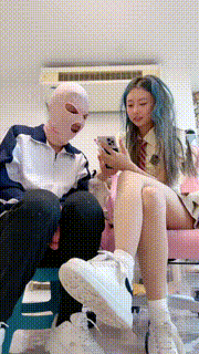 【一茶】小白鞋白袜辱-吐口水-脚喂酸奶-踩踏 bf30743封面图