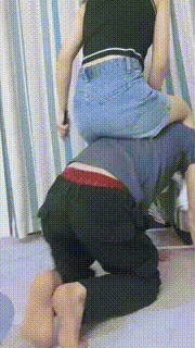 【珈瑶】叼白袜-帆布鞋踩狗头-藤条抽-脚插嘴闻舔 bf31129封面图