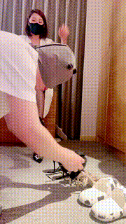 【莫妮卡】黑丝高跟诱惑-闻舔-插嘴-内裤套头 bf30883封面图