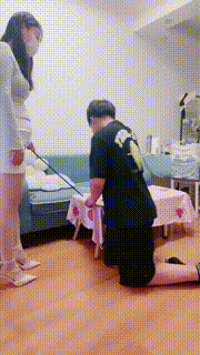 【桃子老师】小白鞋绑脸-胯下辱-踩踏喂食 bf31114