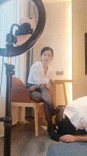 【伊柔】继母黑丝高跟玩脚下狗儿子【双视角版】 bf32445_1封面图