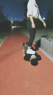 【凌儿女神】户外-小白鞋白袜闻舔耳光骑马袜子塞嘴 bf31319封面图