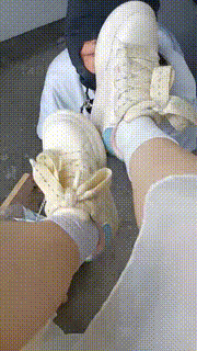 【爱可呀】天台玩弄你们的女神舔鞋底踩食 bf31787封面图