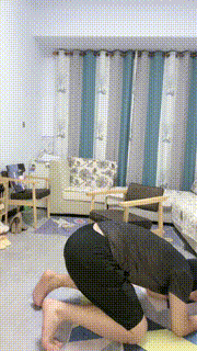 【奈奈】藤条鞭打运动鞋全体重踩踏舔闻吃白袜滴蜡 bf31886封面图