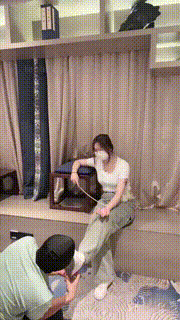 【雯雯】闻舔小白鞋白袜藤条抽跪求圣水 bf32559