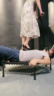 【冰诺】高跟肉丝全体重跳踩人体蹦床 bf32101封面图