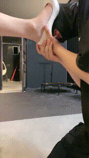 【冰诺】掐乳舔高跟裸足插嘴 bf32013封面图