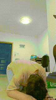 【爱可呀】羞辱反绑军训女教官-骑马耳光鞋底喂食舔黑丝裸足 bf32053