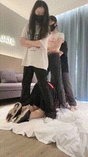 【尤物】4S-开发女大学生-跪拜踩头钻胯骑马踩踏腿绞【完整版】 bf33046_1