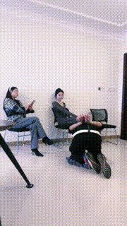 【宸宸】带素人入圈-反绑群殴-耳光虐乳踢裆暴踹【完整版】 bf33413_1