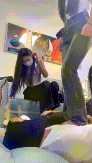 【精神小妹】3素人学生主-深夜裸足踩狗 bf32925封面图