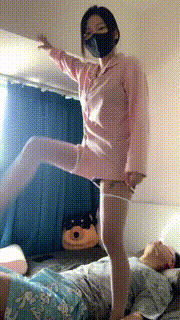 【莉宝儿】妹妹白丝踩踏诱惑哥哥【完整版】 bf33114_1封面图