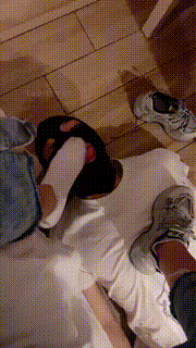 【绝美兔女王】闻舔脏运动鞋白袜裸足 bf32797封面图