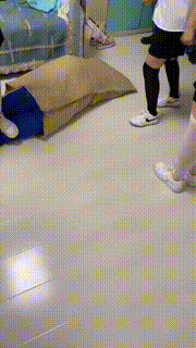 【精神小妹】校园霸凌-处刑打小报告的同学 bf33074封面图