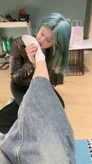 【桃幼幼】发骚闺蜜下跪做狗袜子塞嘴 bf33146封面图